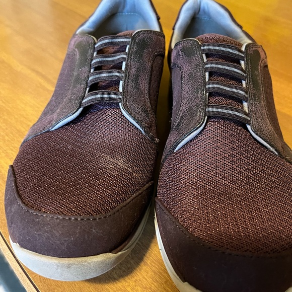 Woman’s size 6 cloudsteppers by Clark - Picture 1 of 6